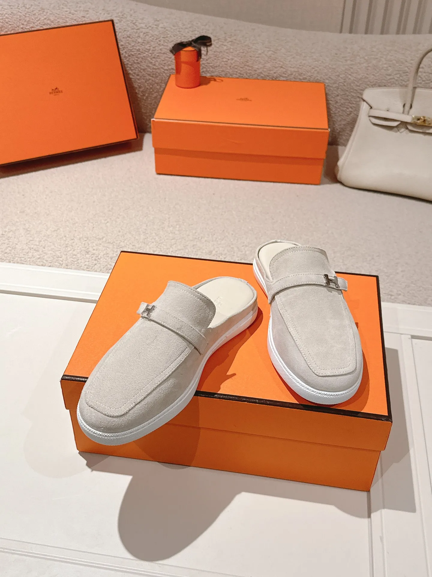 Men's men's shoes 💰560💰 Hermes 25ss new autumn and winter loafers, British retro design, classic and durable! Original reverse mold last, the ultimate 1:1 shape. Fabric: Cow suede/calfskin Lining: Imported sheepskin lining Outsole: Open-molded rubber sole Size: 35-45